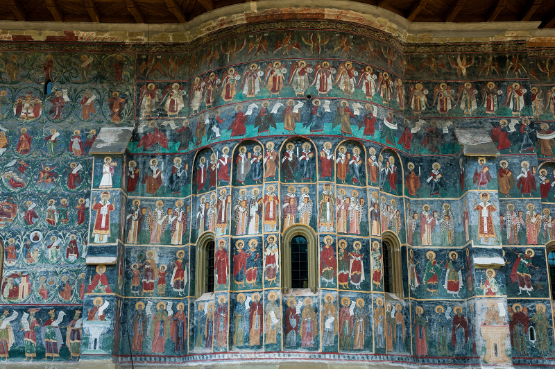 Illustration for article titled Some of the weirdest and most beautiful church decorations of all time